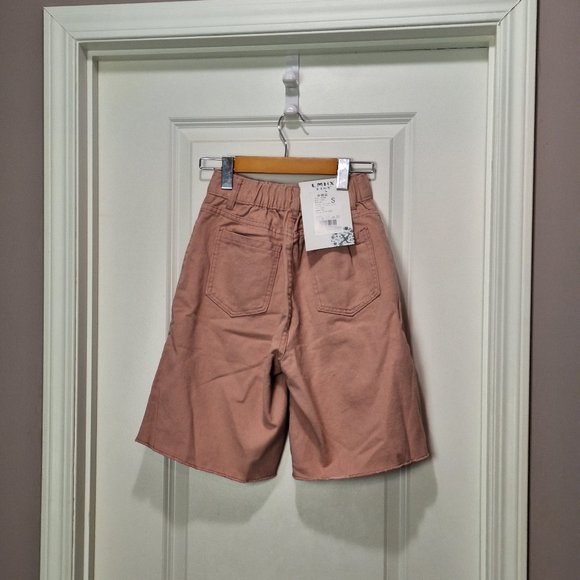 NWT Pink High Waisted Long Pleated Shorts - Picture 2 of 5